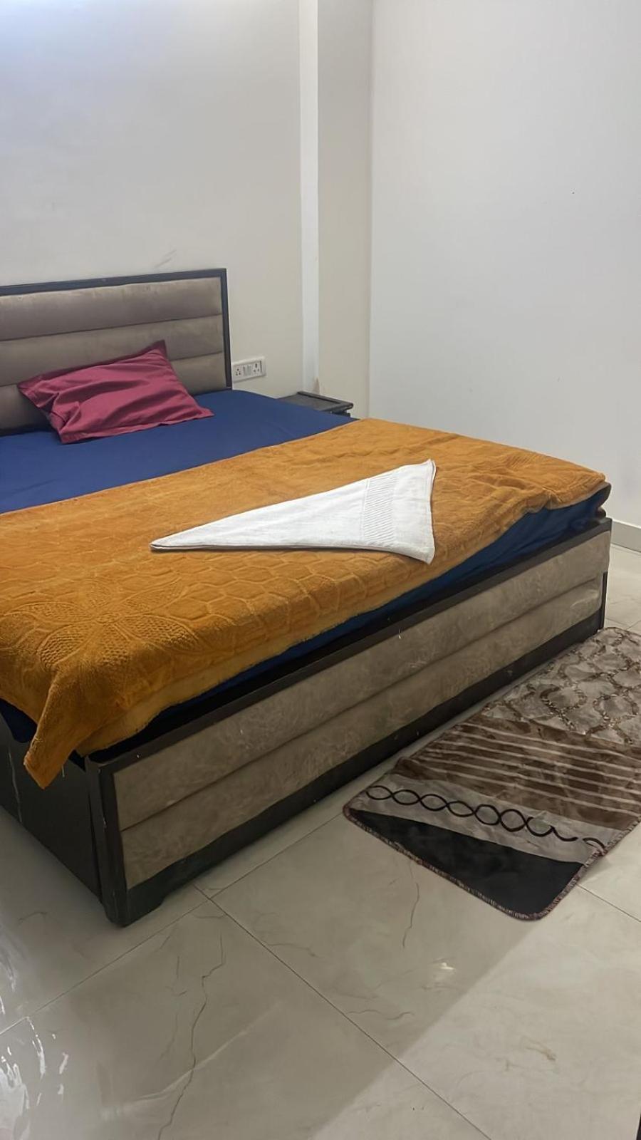 The Corporate Plaza Bed & Breakfast *